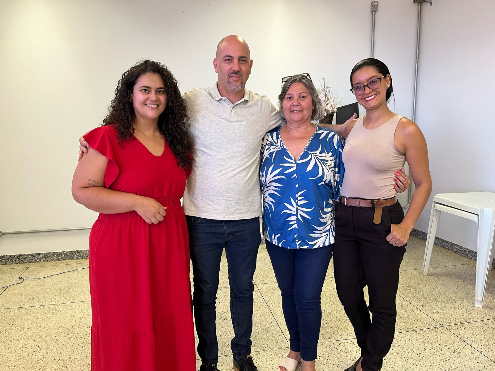 Coordenadora de Integração Escola-Empresa, Camila Roberta Estefano Nery, diretor-geral do Câmpus Águas Lindas, Tiago Araújo, Secretária Municipal da Mulher, Teresinha de Jesus Borges Costa, e sua assessora, Jenifer dos Santos Coordenadora de Integração Escola-Empresa, Camila Roberta Estefano Nery, diretor-geral do Câmpus Águas Lindas, Tiago Araújo, Secretária Municipal da Mulher, Teresinha de Jesus Borges Costa, e sua assessora, Jenifer dos Santos
